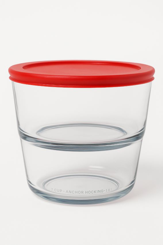 Anchor Hocking 7-cup glass bowl with red SnugFit lid, highlighting the seal and glass clarity.
